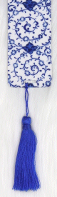 Marque-page avec motif fleur en arabesque et pompon bleu en sabra